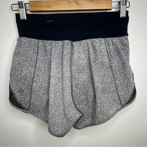 LULULEMON Hotty Hot Naked 4” Shorts - Picture 4 of 5